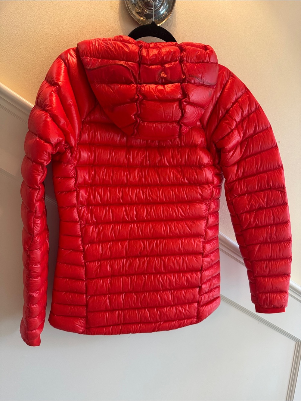 The North Face Red Women's Hooded Puffer Jacket - Picture 4 of 4